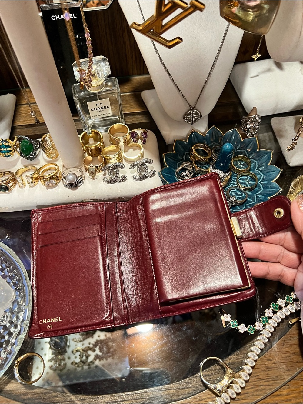Authentic CHANEL Red Caviar CC Bifold Wallet - Picture 3 of 16
